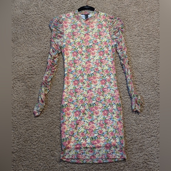 Forever 21 Dresses & Skirts - Forever 21 Pink and Green Floral Long Sleeve Dress